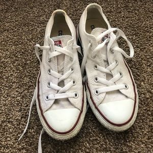 Women’s 6 White converse